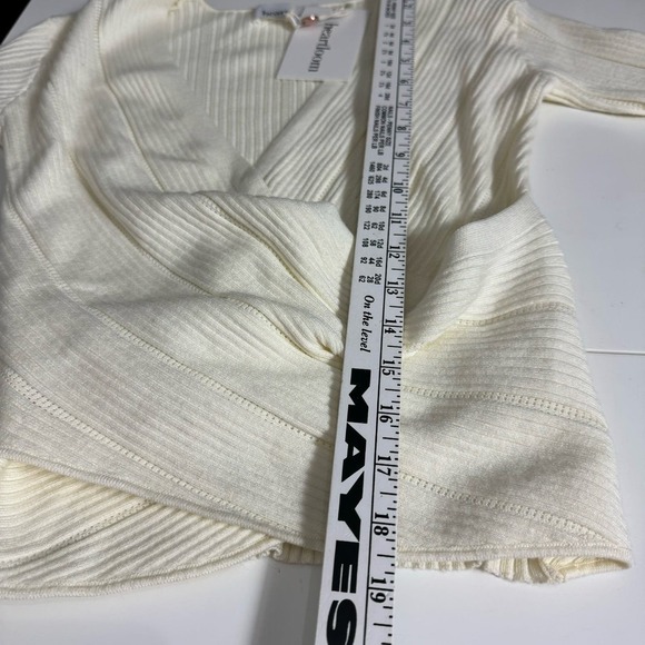 Heartloom Blouse Long Sleeve Top Cream Ivory Cross Front Ribbed Size S - Picture 9 of 10